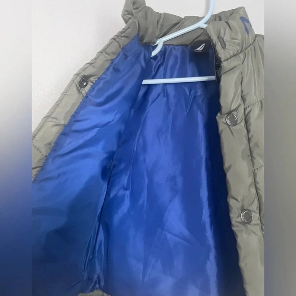 Kids Nautica Puffer Vest in Forest Green with a blue interior. Size 24 months - Picture 6 of 13